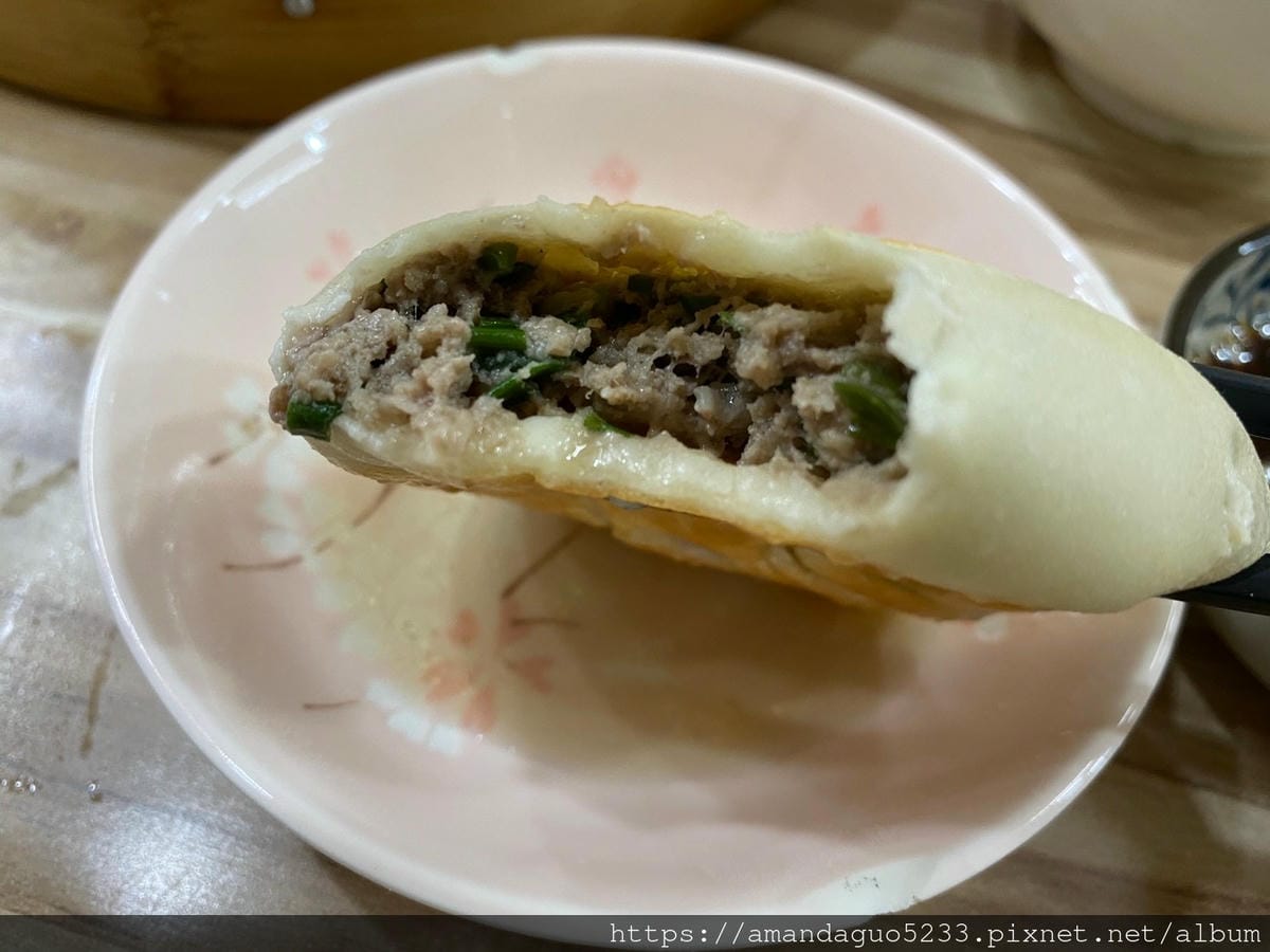 食記-台北市信義區同花順餡餅粥每日手桿麵皮現點現做,牛 食記-台北市信義區同花順餡餅粥每日手桿麵皮現點現做,牛