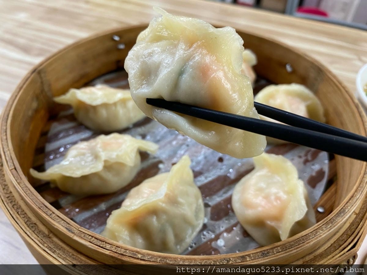 食記-台北市信義區同花順餡餅粥每日手桿麵皮現點現做,牛 食記-台北市信義區同花順餡餅粥每日手桿麵皮現點現做,牛
