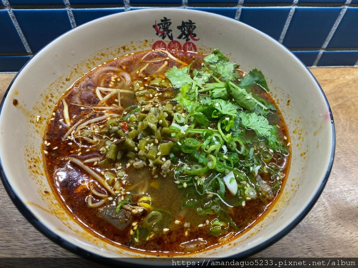 食記-台北市大安區孃孃酸辣粉讓人吃完大爆汗的酸辣粉,麻 食記-台北市大安區孃孃酸辣粉讓人吃完大爆汗的酸辣粉,麻