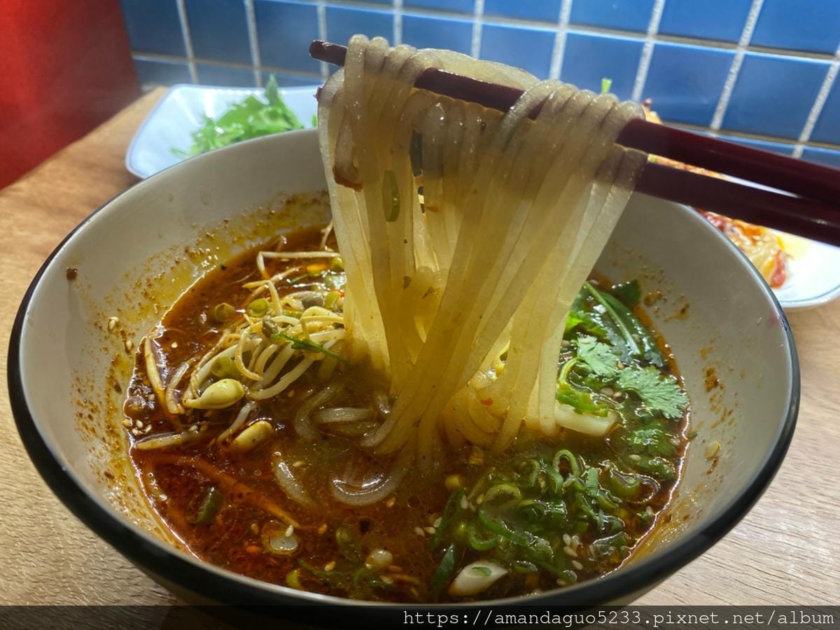 食記-台北市大安區孃孃酸辣粉讓人吃完大爆汗的酸辣粉,麻 食記-台北市大安區孃孃酸辣粉讓人吃完大爆汗的酸辣粉,麻