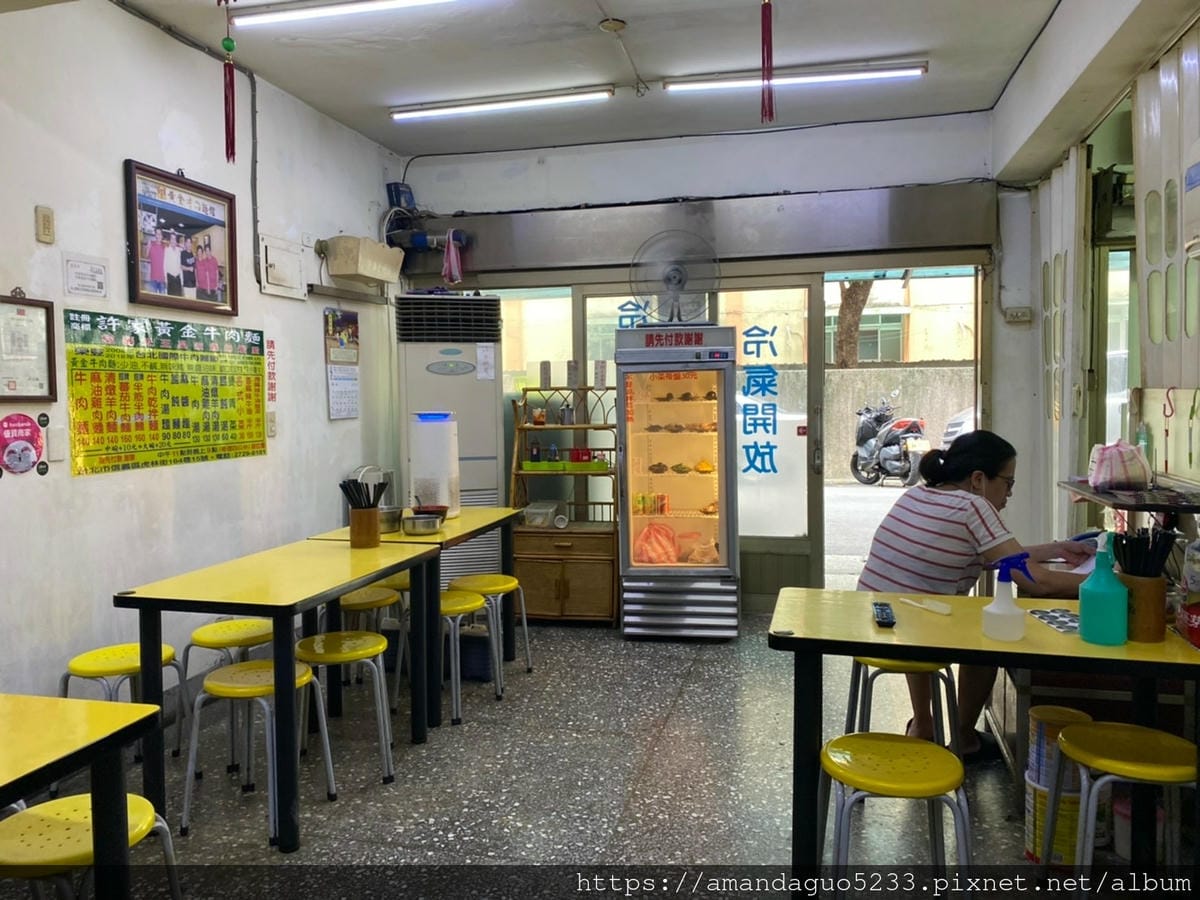 食記-台北市信義區許家黃金牛肉麵據說是綜藝天王愛的牛肉