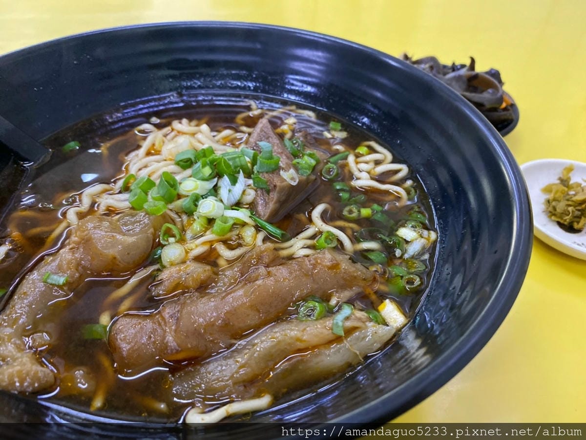 食記-台北市信義區許家黃金牛肉麵據說是綜藝天王愛的牛肉
