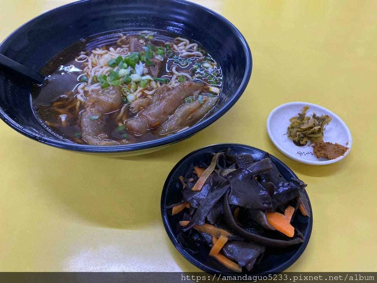 食記-台北市信義區許家黃金牛肉麵據說是綜藝天王愛的牛肉