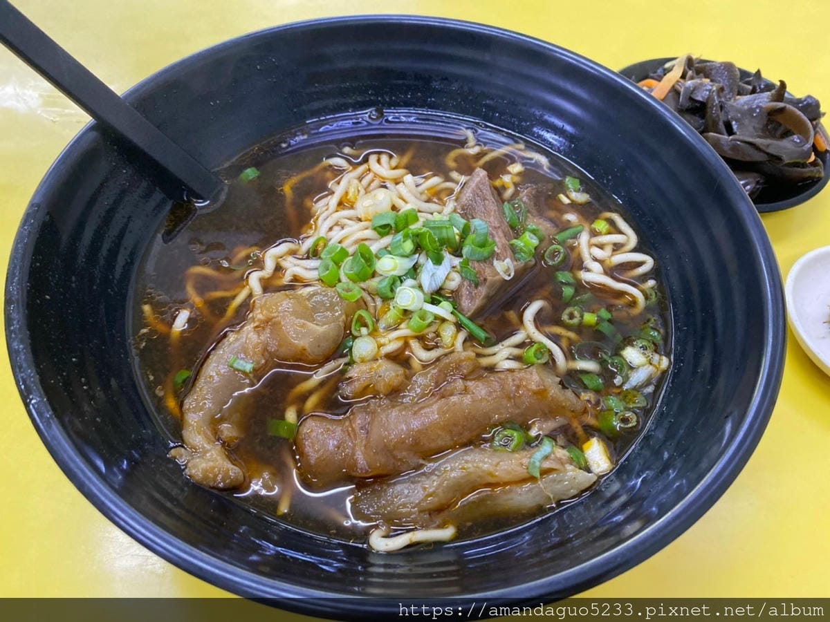 食記-台北市信義區許家黃金牛肉麵據說是綜藝天王愛的牛肉