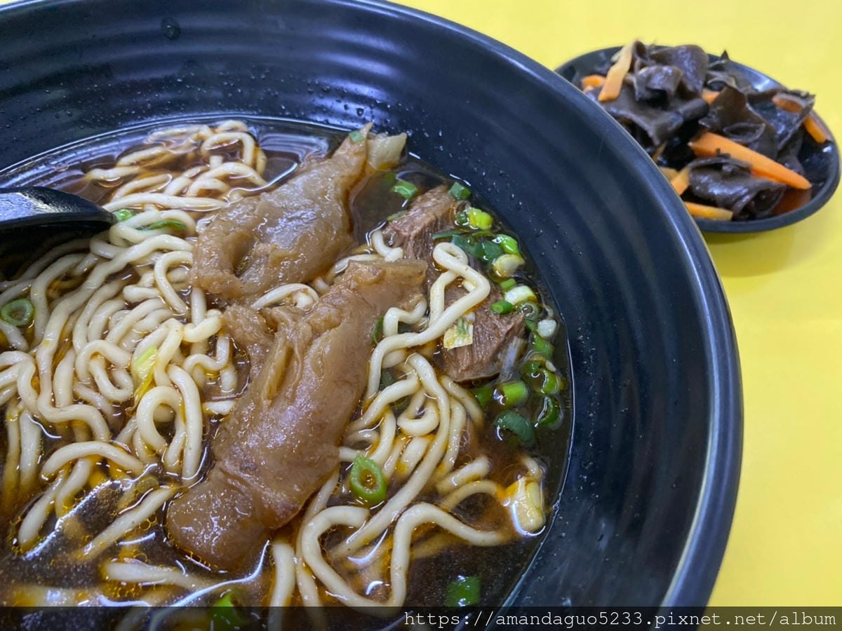 食記-台北市信義區許家黃金牛肉麵據說是綜藝天王愛的牛肉