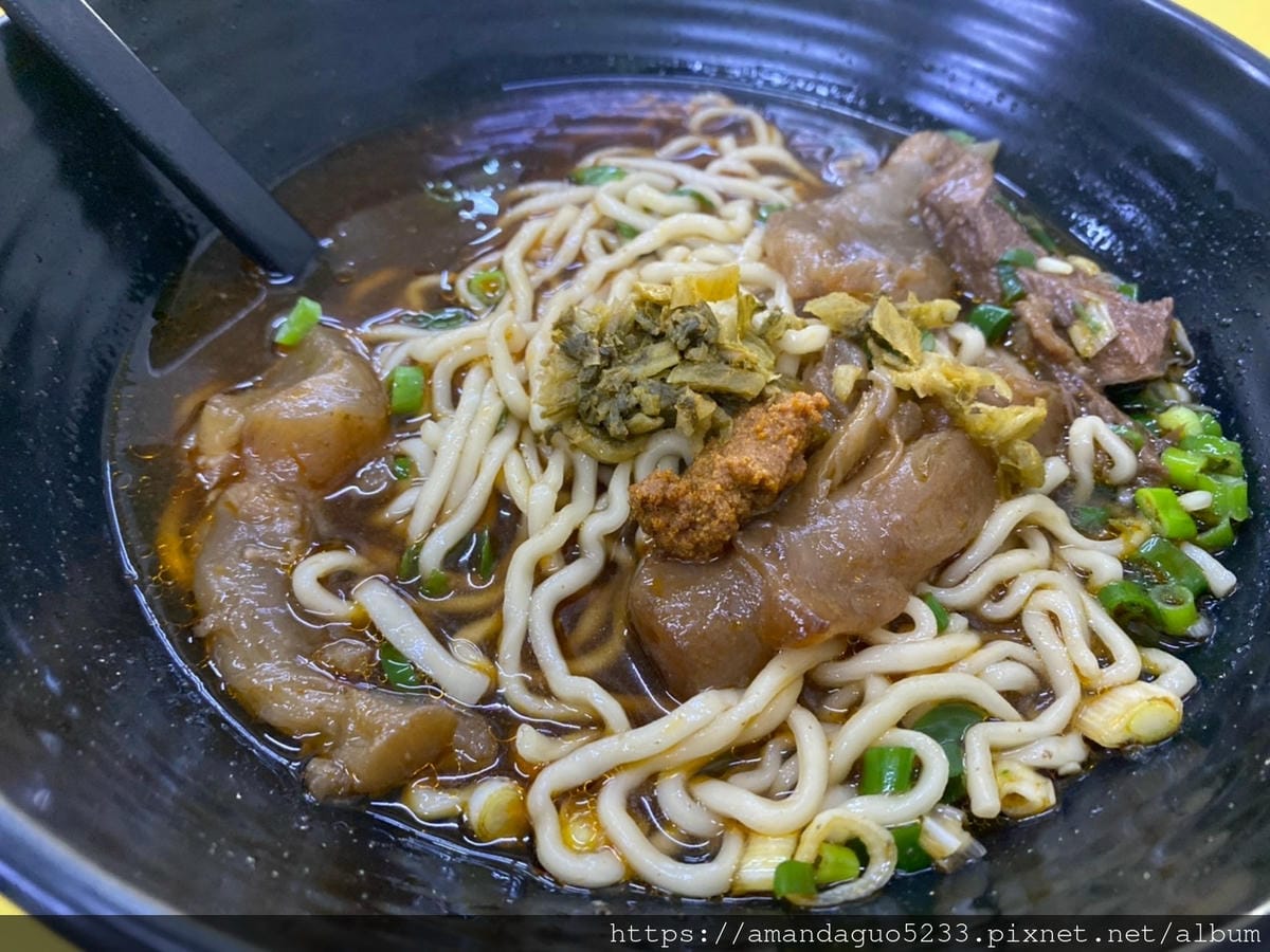 食記-台北市信義區許家黃金牛肉麵據說是綜藝天王愛的牛肉