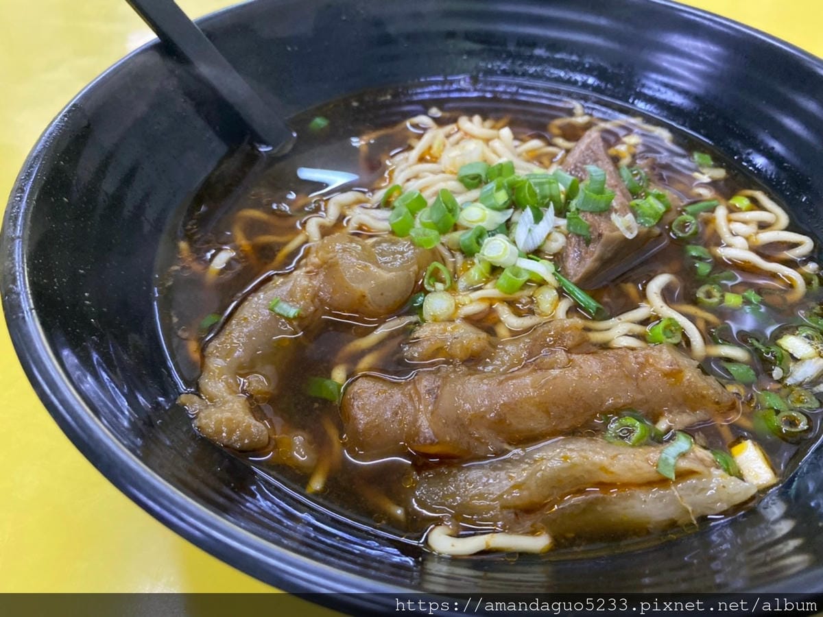 食記-台北市信義區許家黃金牛肉麵據說是綜藝天王愛的牛肉