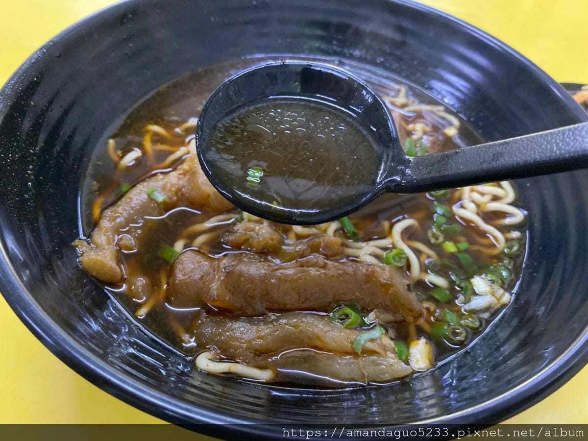 食記-台北市信義區許家黃金牛肉麵據說是綜藝天王愛的牛肉