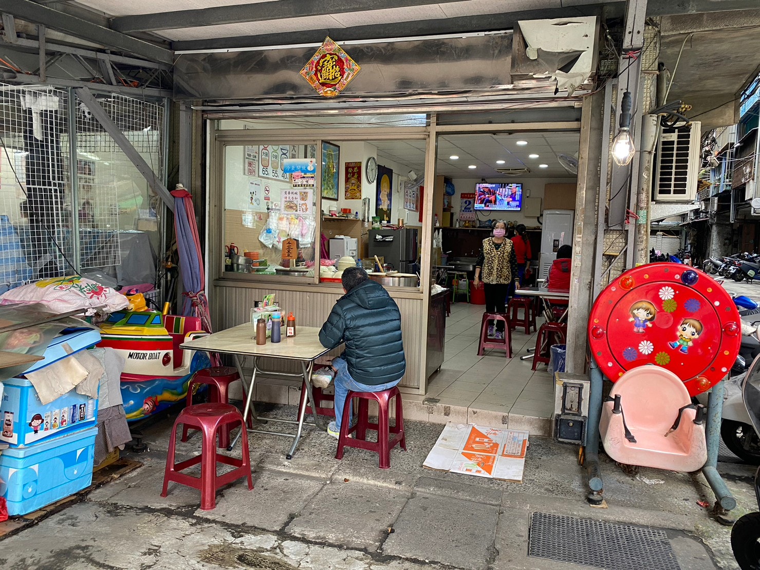 ｜食記-新北市三重區｜仁政蕭家大腸麵線｜市場內老字號大腸麵線，麵線大腸頭直接來一組就對了！