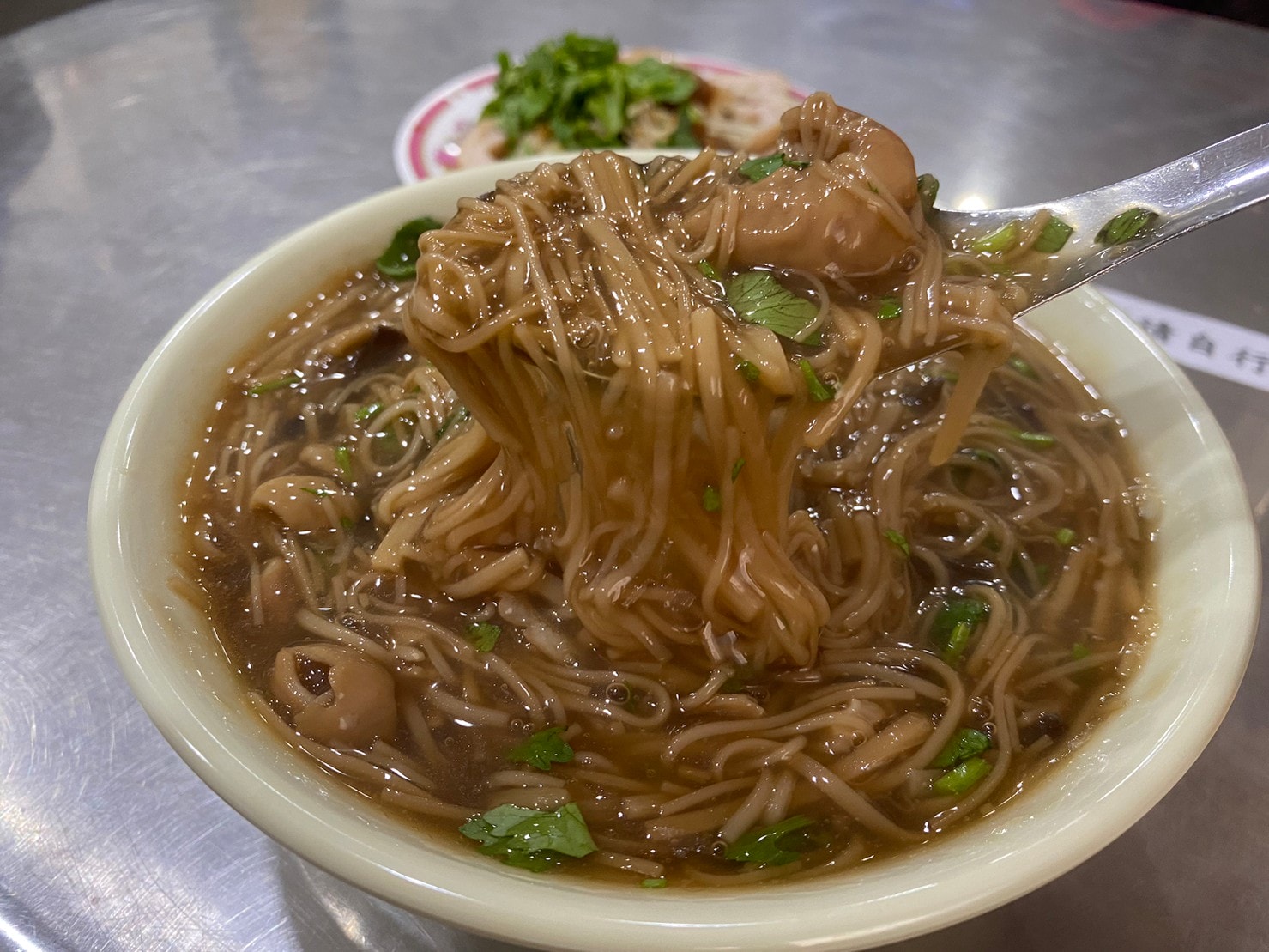 ｜食記-新北市三重區｜仁政蕭家大腸麵線｜市場內老字號大腸麵線，麵線大腸頭直接來一組就對了！