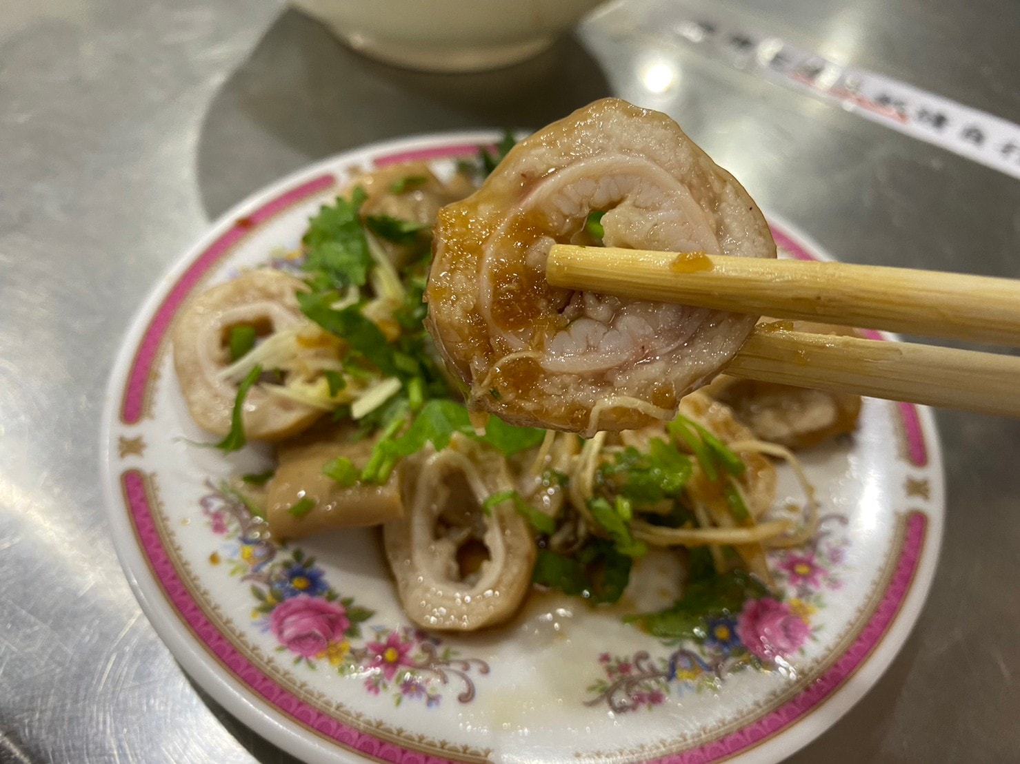 ｜食記-新北市三重區｜仁政蕭家大腸麵線｜市場內老字號大腸麵線，麵線大腸頭直接來一組就對了！