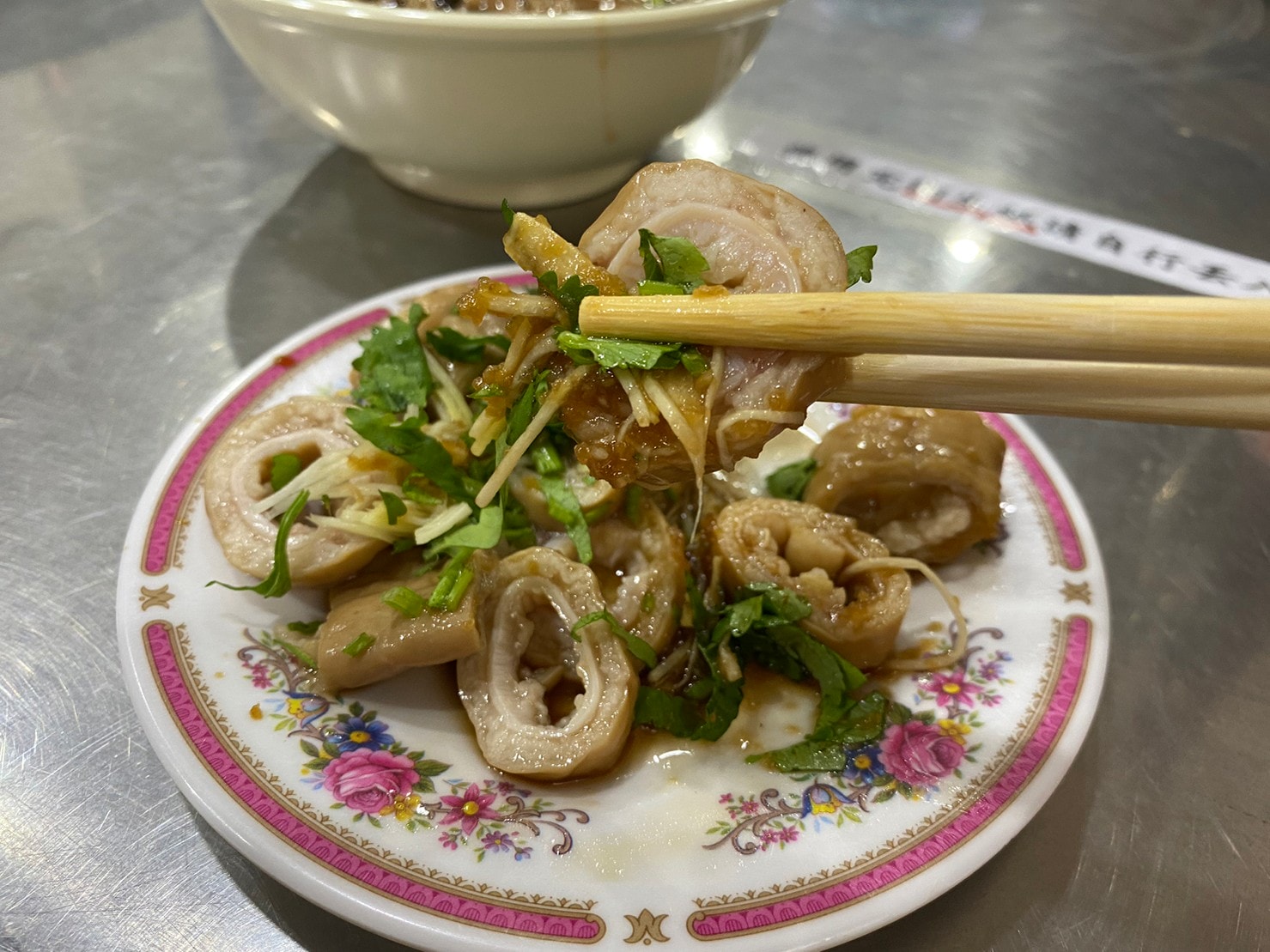 ｜食記-新北市三重區｜仁政蕭家大腸麵線｜市場內老字號大腸麵線，麵線大腸頭直接來一組就對了！