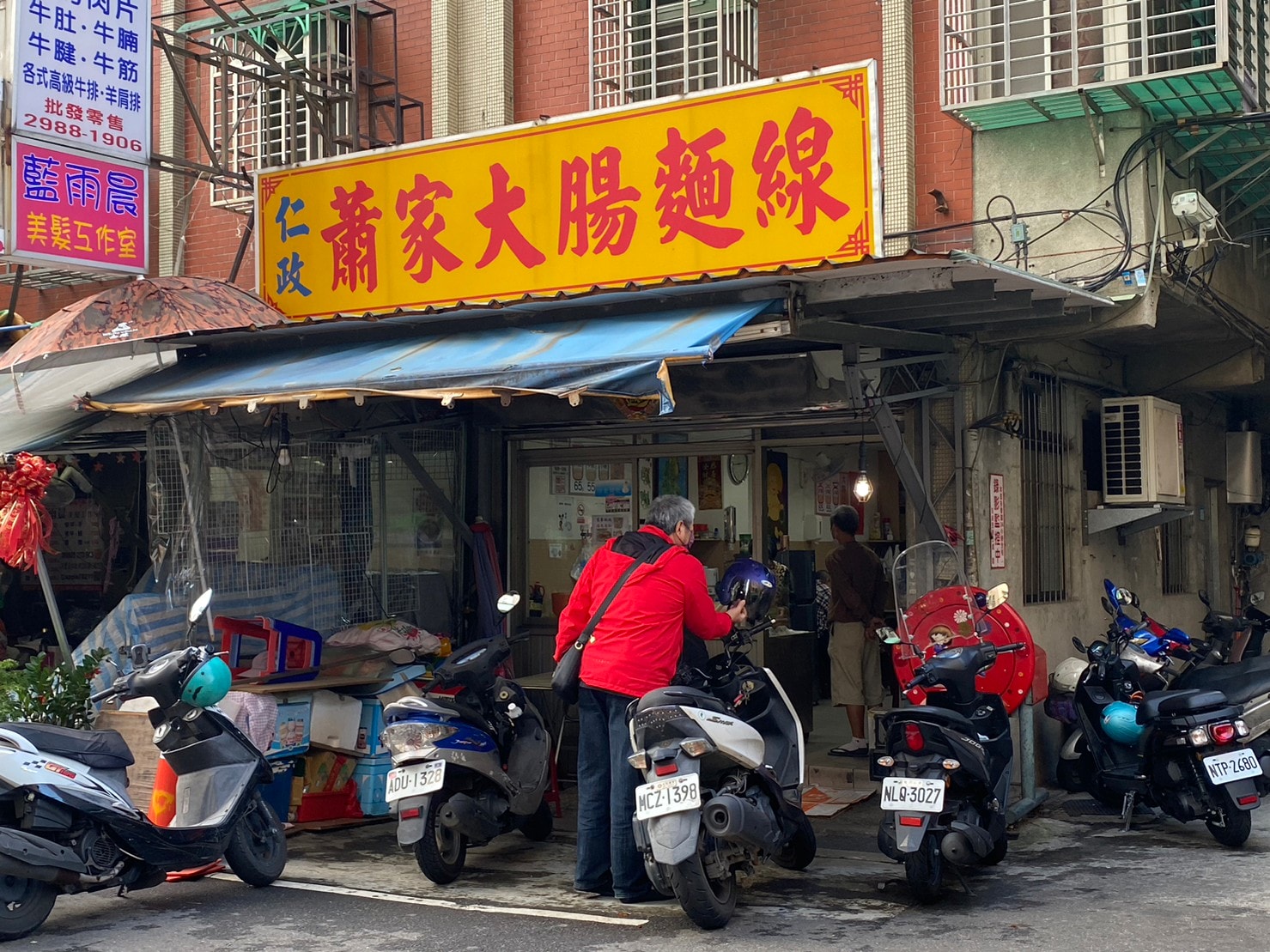 ｜食記-新北市三重區｜仁政蕭家大腸麵線｜市場內老字號大腸麵線，麵線大腸頭直接來一組就對了！