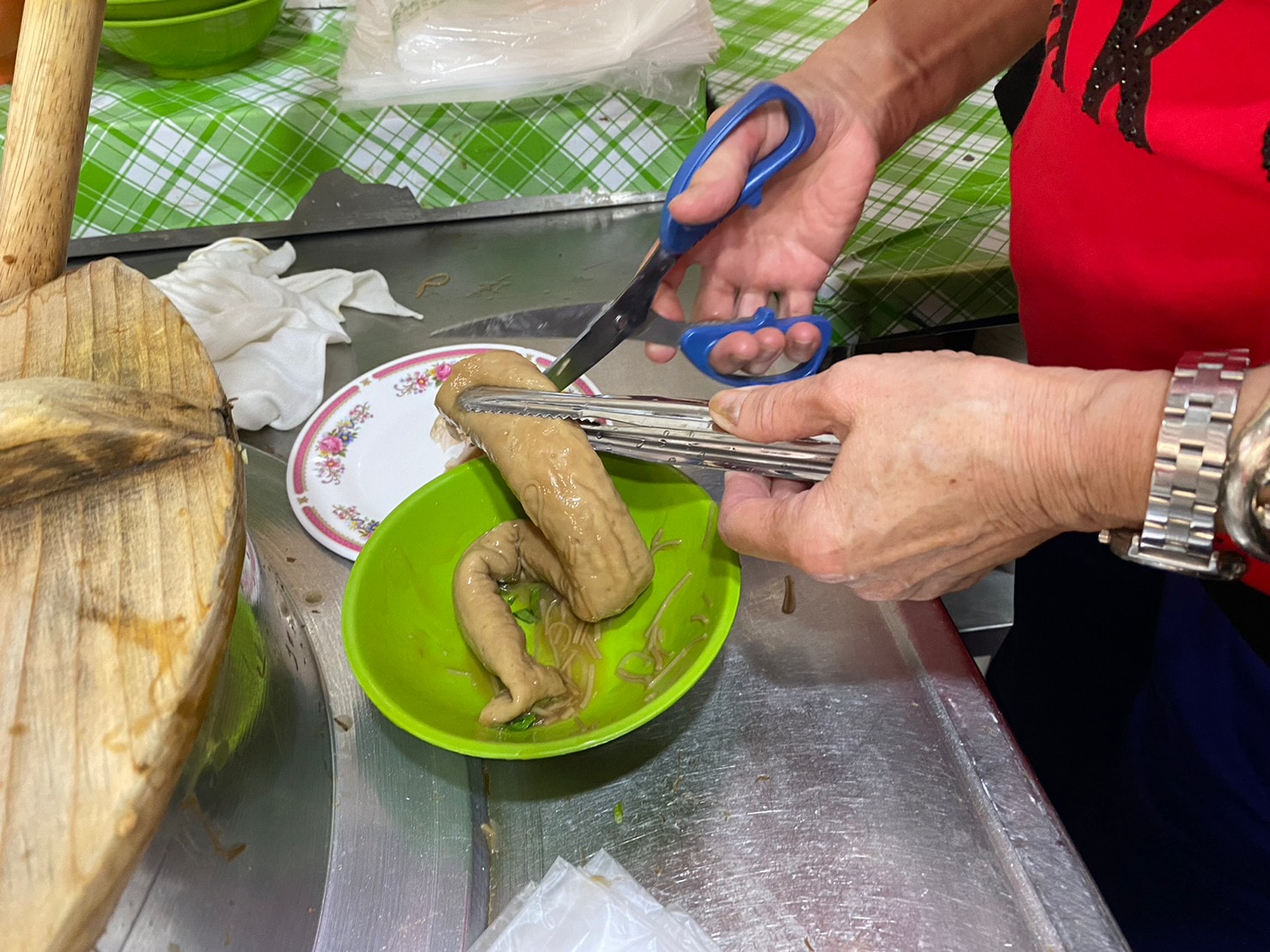 ｜食記-新北市三重區｜仁政蕭家大腸麵線｜市場內老字號大腸麵線，麵線大腸頭直接來一組就對了！