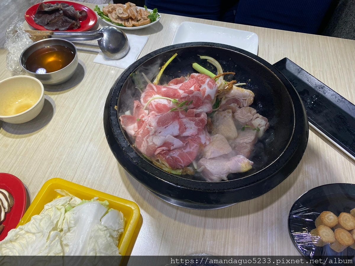 食記-新北市新莊區雅香石頭火鍋(新莊店)隱身在二樓的老
