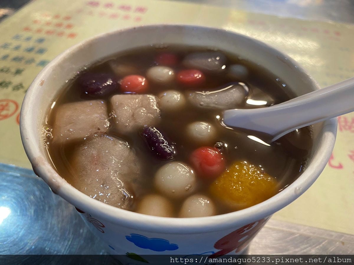 食記-新北市蘆洲區越來越圓手工芋圓專賣蘆洲夜市甜湯攤,