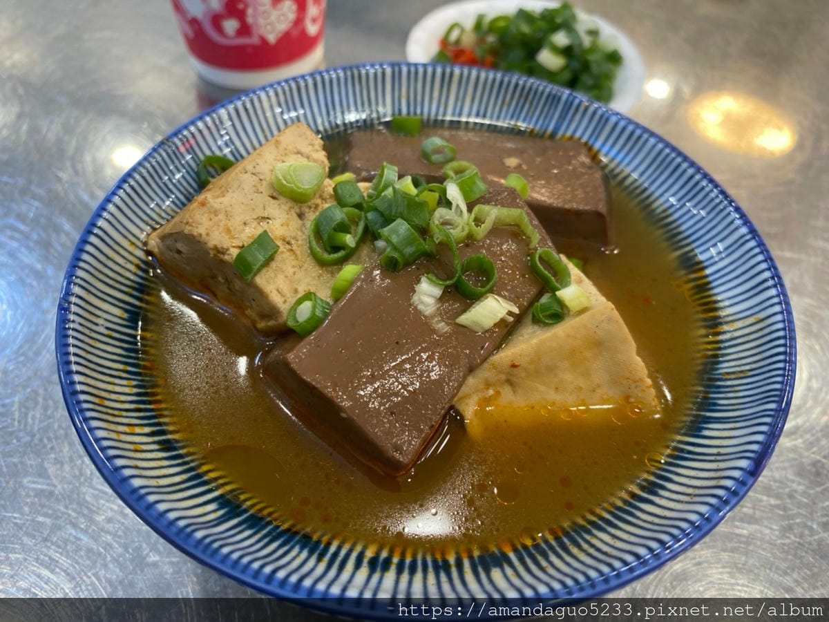 食記-台北市信義區老王原汁牛肉麵不用自賣自誇,湯汁濃郁