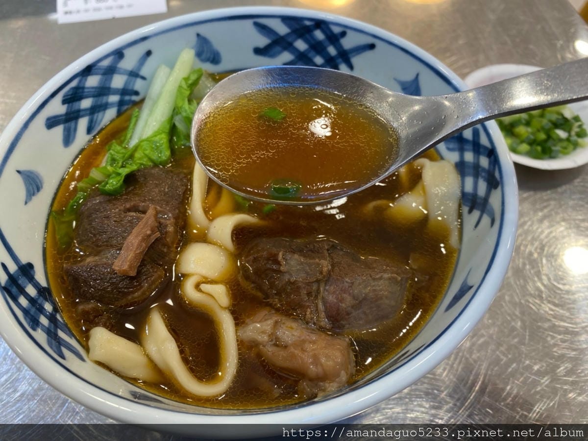 食記-台北市信義區老王原汁牛肉麵不用自賣自誇,湯汁濃郁