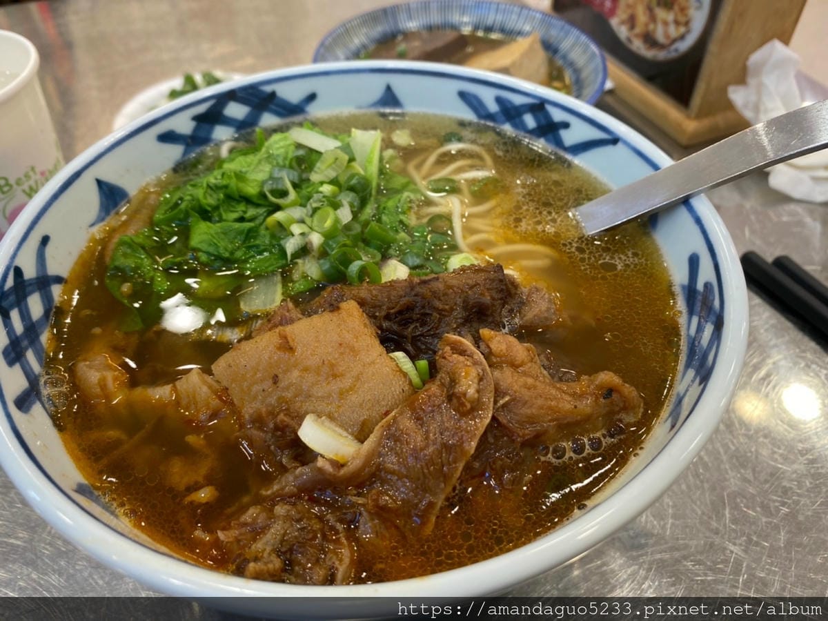 食記-台北市信義區老王原汁牛肉麵不用自賣自誇,湯汁濃郁