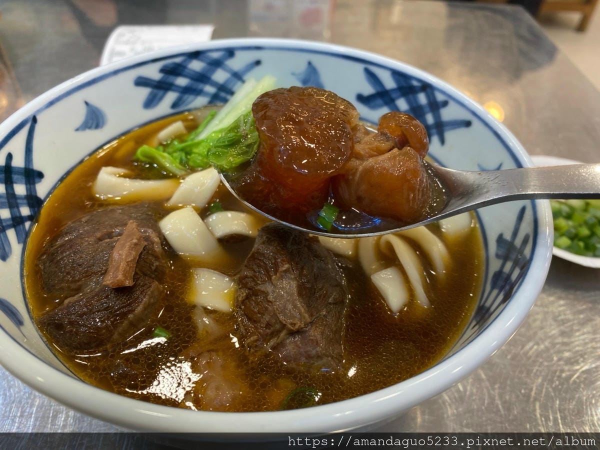 食記-台北市信義區老王原汁牛肉麵不用自賣自誇,湯汁濃郁