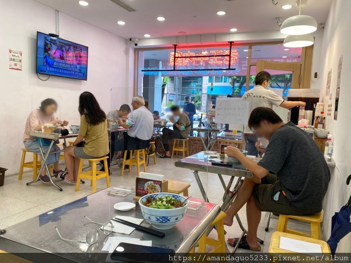 食記-台北市信義區老王原汁牛肉麵不用自賣自誇,湯汁濃郁