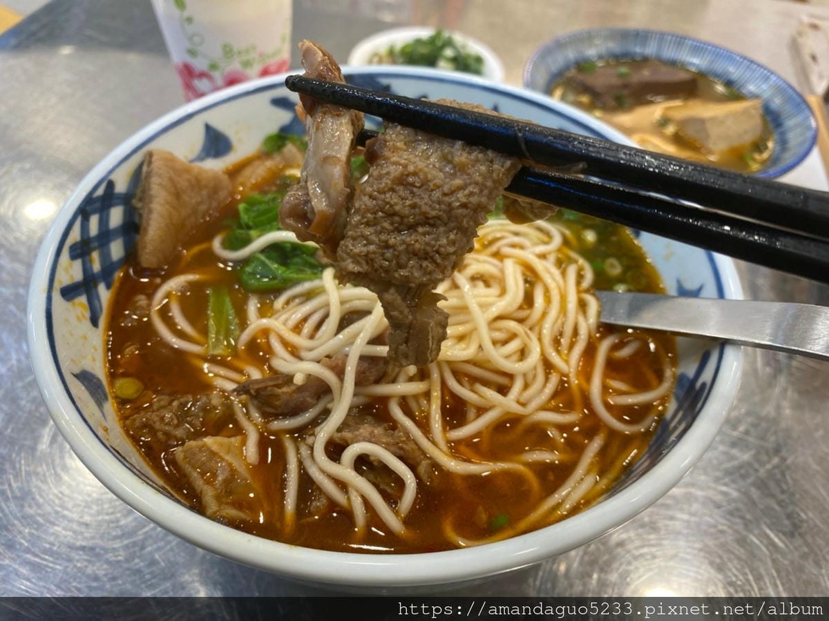 食記-台北市信義區老王原汁牛肉麵不用自賣自誇,湯汁濃郁