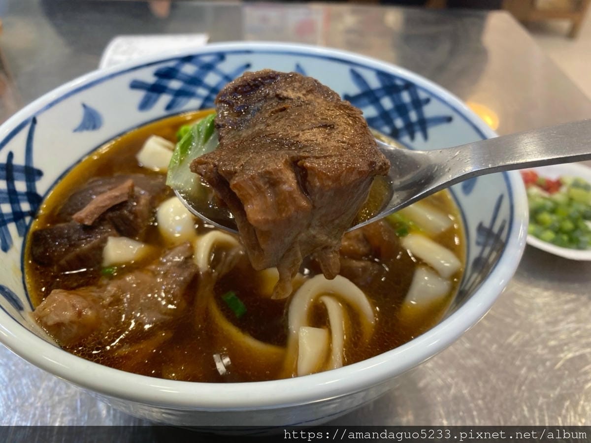 食記-台北市信義區老王原汁牛肉麵不用自賣自誇,湯汁濃郁