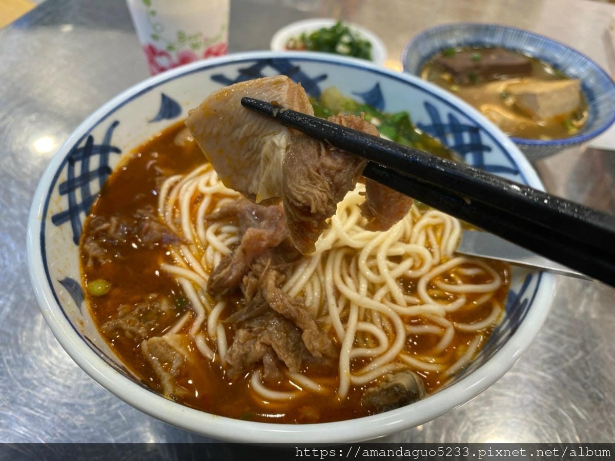 食記-台北市信義區老王原汁牛肉麵不用自賣自誇,湯汁濃郁