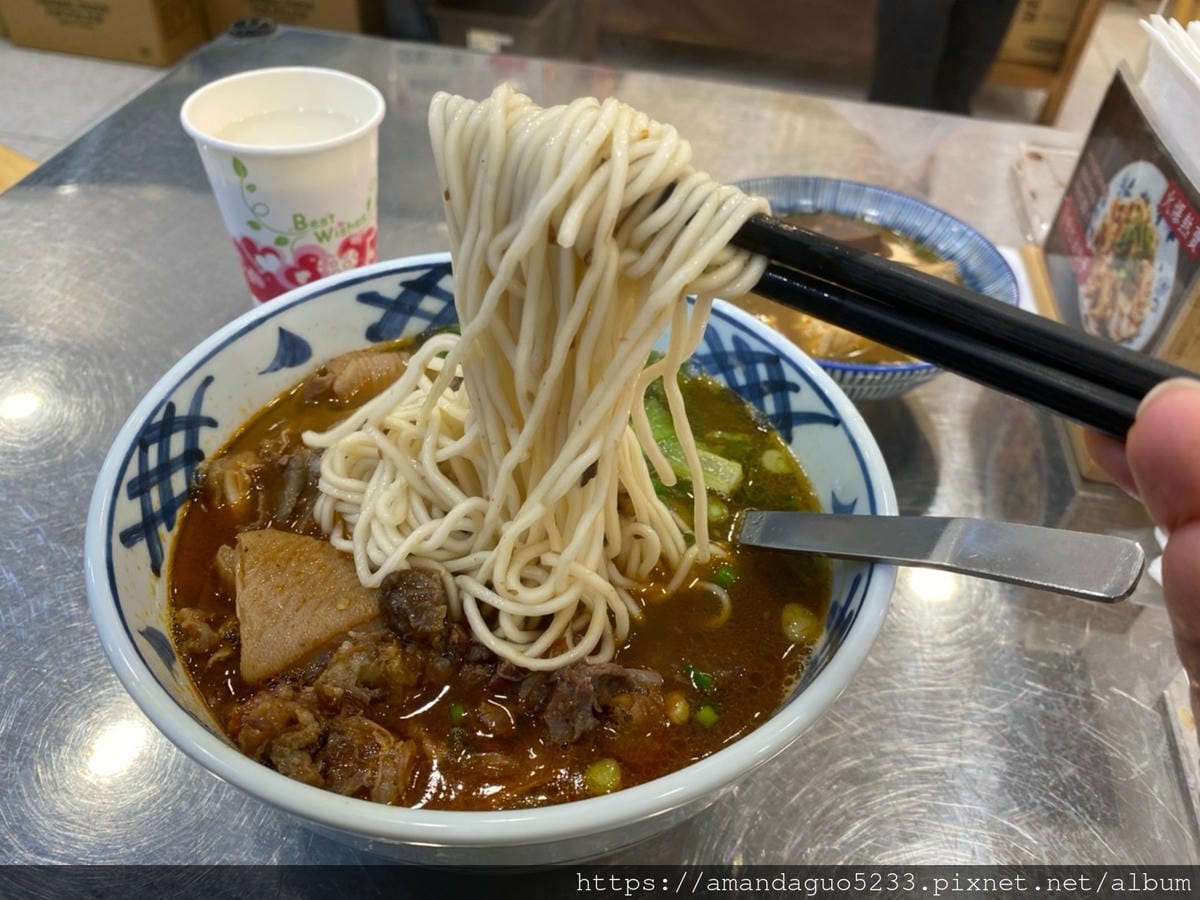 食記-台北市信義區老王原汁牛肉麵不用自賣自誇,湯汁濃郁