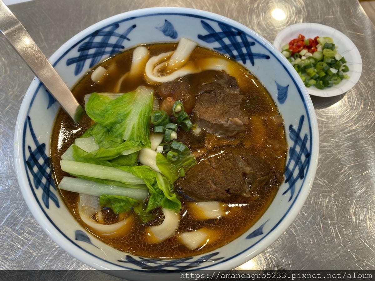 食記-台北市信義區老王原汁牛肉麵不用自賣自誇,湯汁濃郁