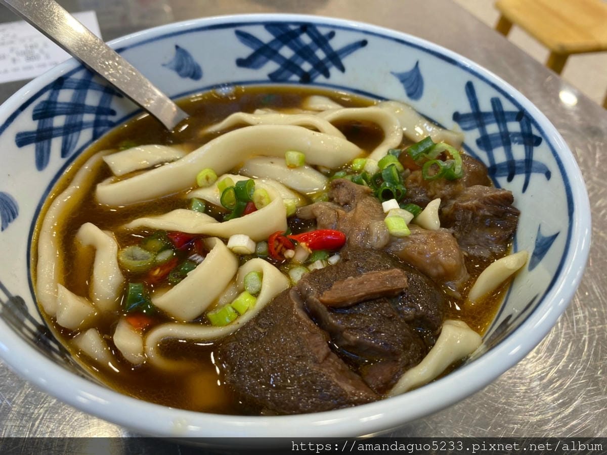 食記-台北市信義區老王原汁牛肉麵不用自賣自誇,湯汁濃郁