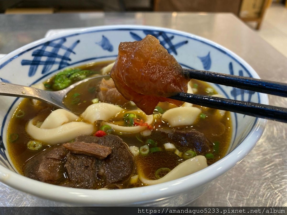 食記-台北市信義區老王原汁牛肉麵不用自賣自誇,湯汁濃郁