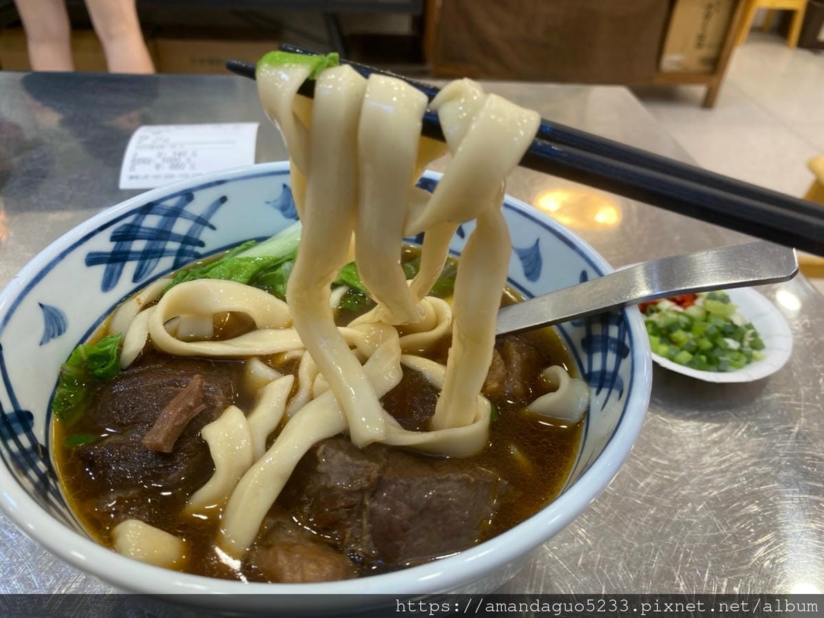 食記-台北市信義區老王原汁牛肉麵不用自賣自誇,湯汁濃郁