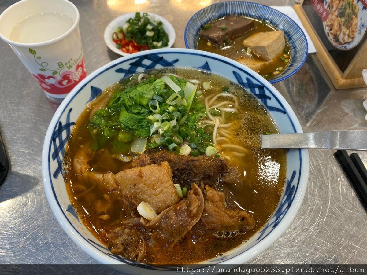 食記-台北市信義區老王原汁牛肉麵不用自賣自誇,湯汁濃郁