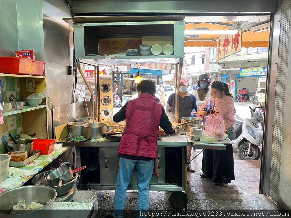 食記-台北市信義區(永春市場)米粉湯永春市場人氣平價米
