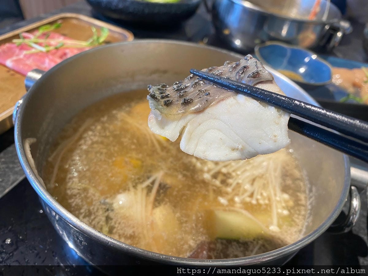 ｜食記-宜蘭縣頭城鎮｜七度鍋物｜在地人也推的火鍋店！空間挑高