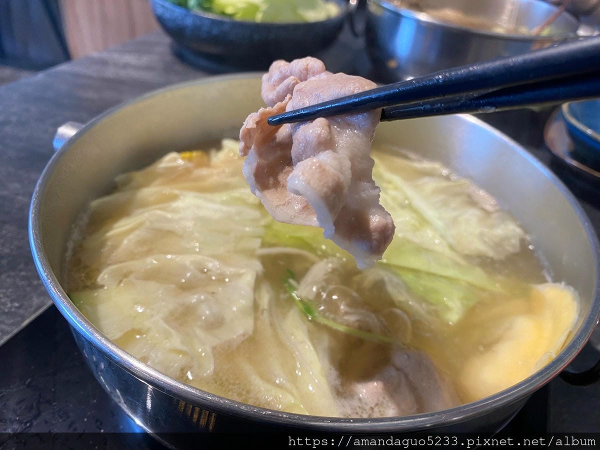 ｜食記-宜蘭縣頭城鎮｜七度鍋物｜在地人也推的火鍋店！空間挑高