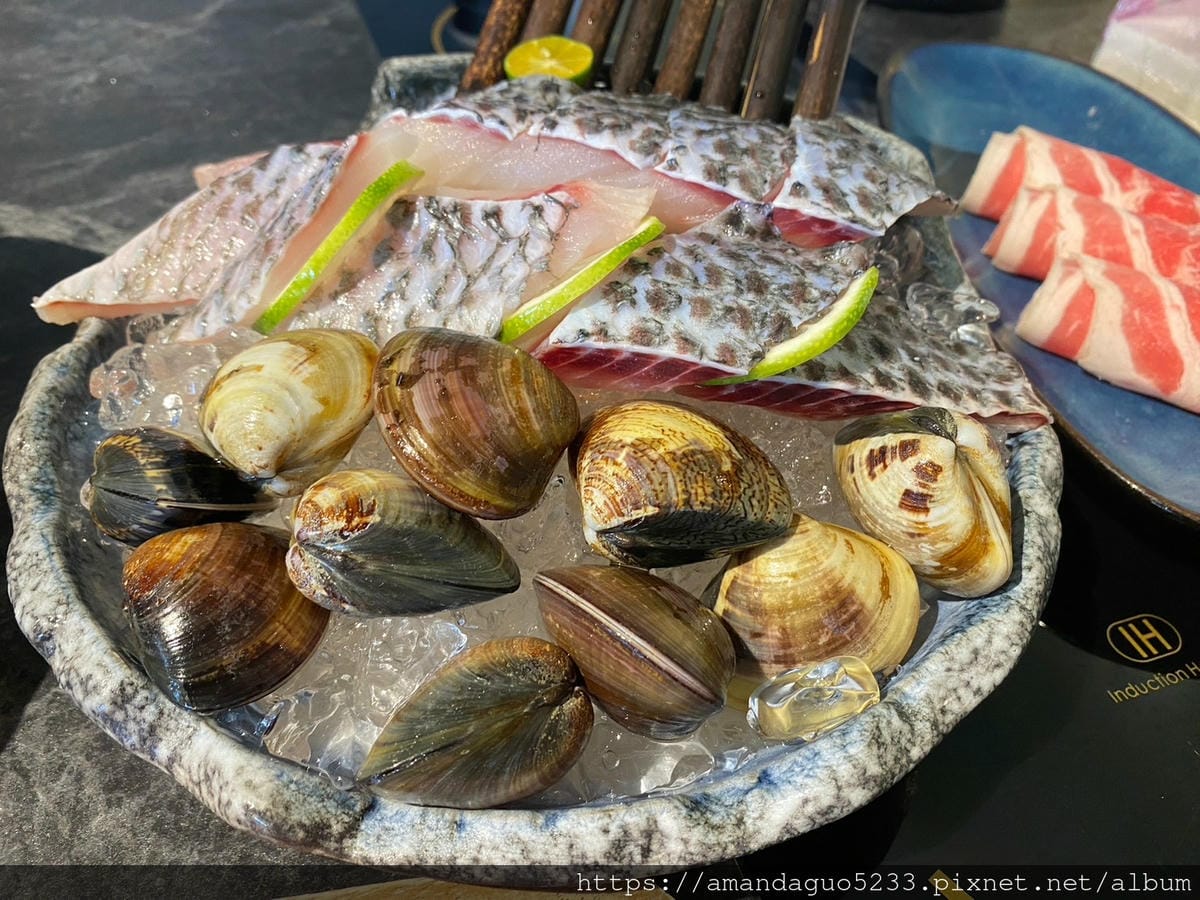｜食記-宜蘭縣頭城鎮｜七度鍋物｜在地人也推的火鍋店！空間挑高