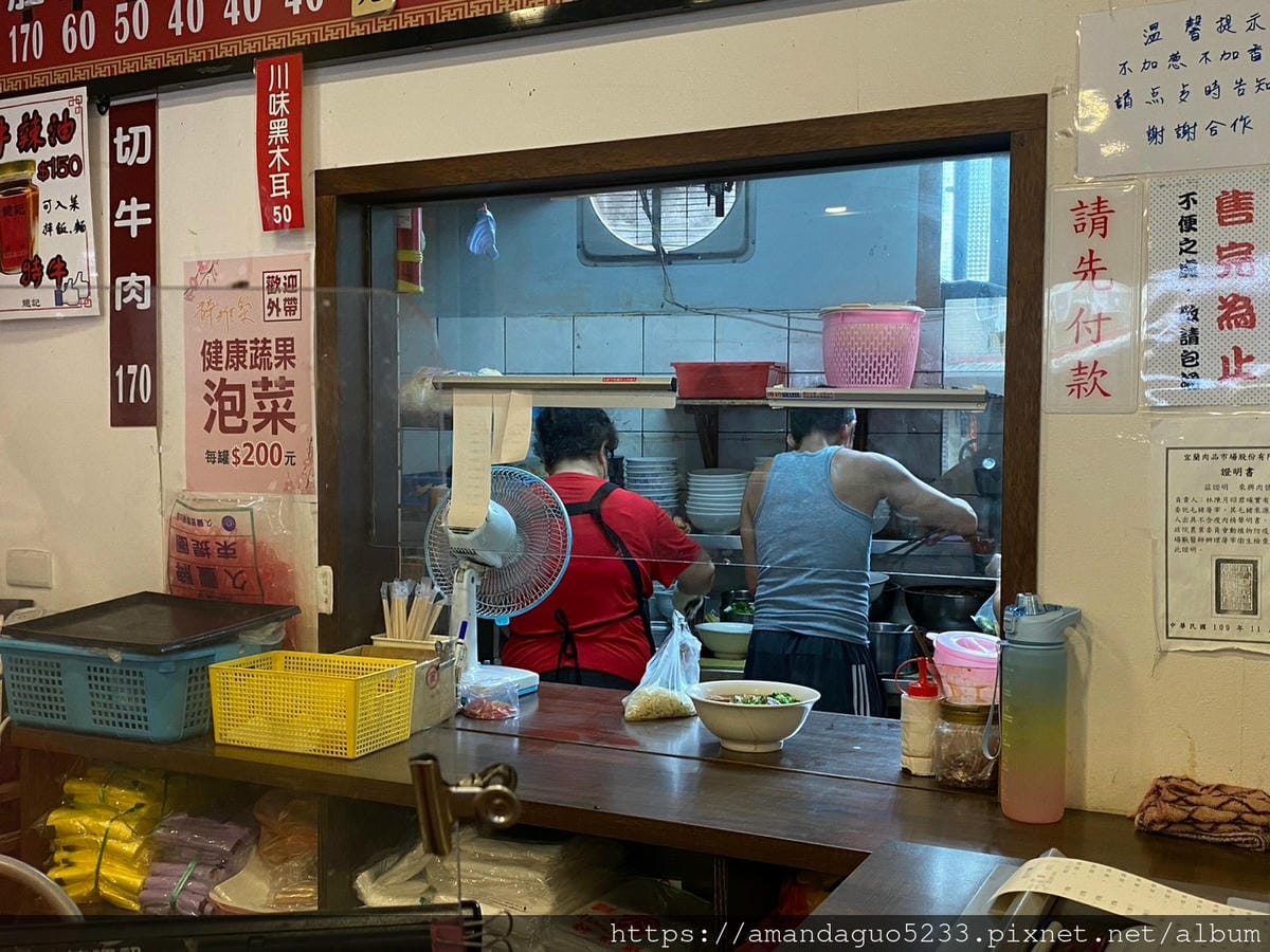 食記-宜蘭縣頭城鎮龍記牛肉麵一天只營業三小時的快閃牛肉 食記-宜蘭縣頭城鎮龍記牛肉麵一天只營業三小時的快閃牛肉
