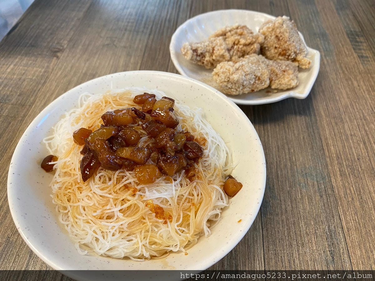 食記-台北市大安區黃𩵚魠魚羹清甜蔬菜羹湯配上大塊香酥土 食記-台北市大安區黃𩵚魠魚羹清甜蔬菜羹湯配上大塊香酥土