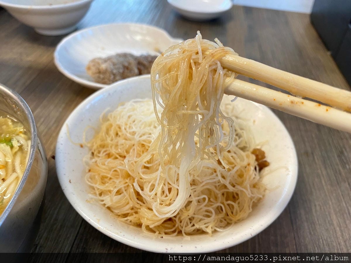 食記-台北市大安區黃𩵚魠魚羹清甜蔬菜羹湯配上大塊香酥土 食記-台北市大安區黃𩵚魠魚羹清甜蔬菜羹湯配上大塊香酥土