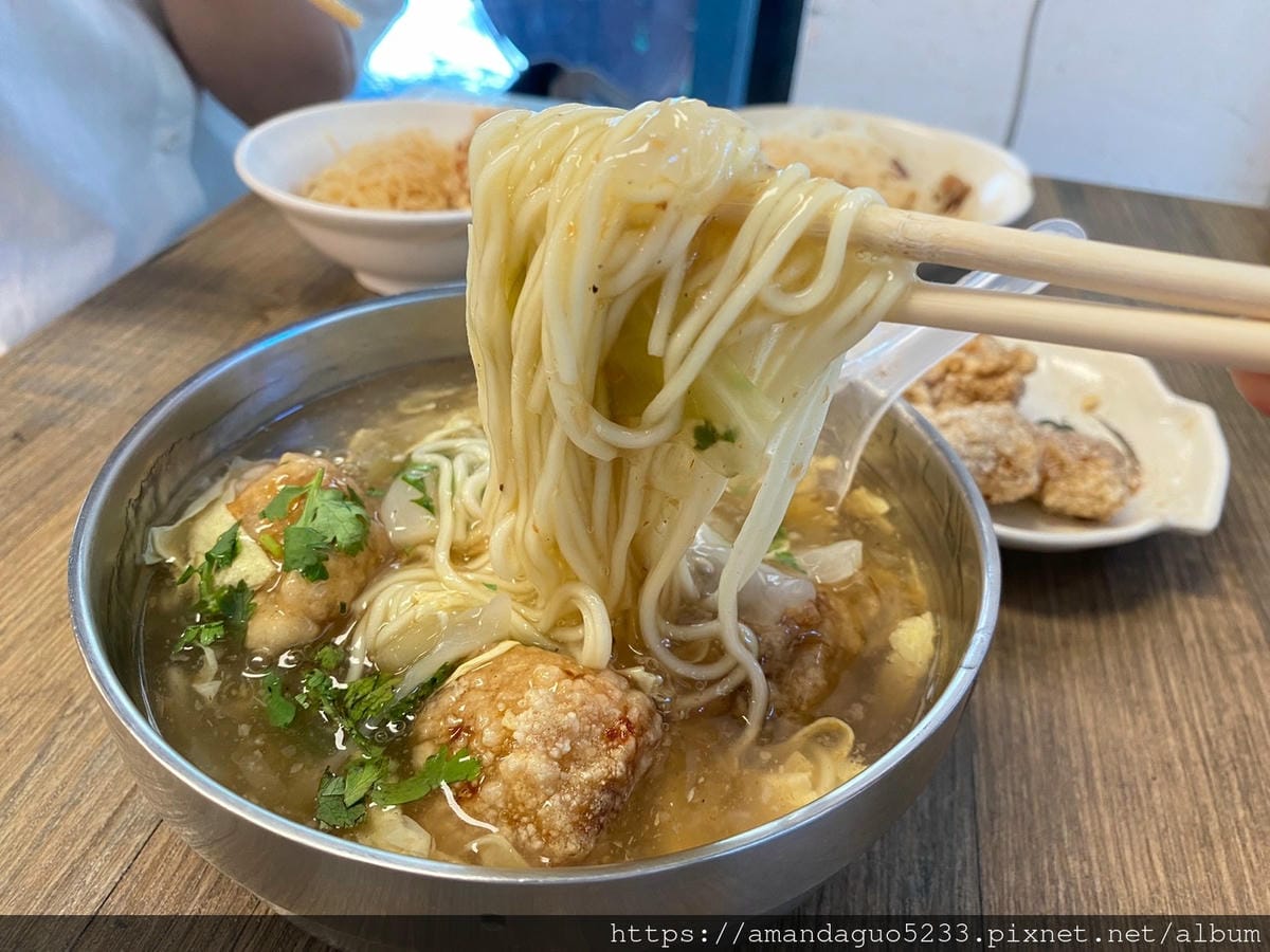 食記-台北市大安區黃𩵚魠魚羹清甜蔬菜羹湯配上大塊香酥土 食記-台北市大安區黃𩵚魠魚羹清甜蔬菜羹湯配上大塊香酥土