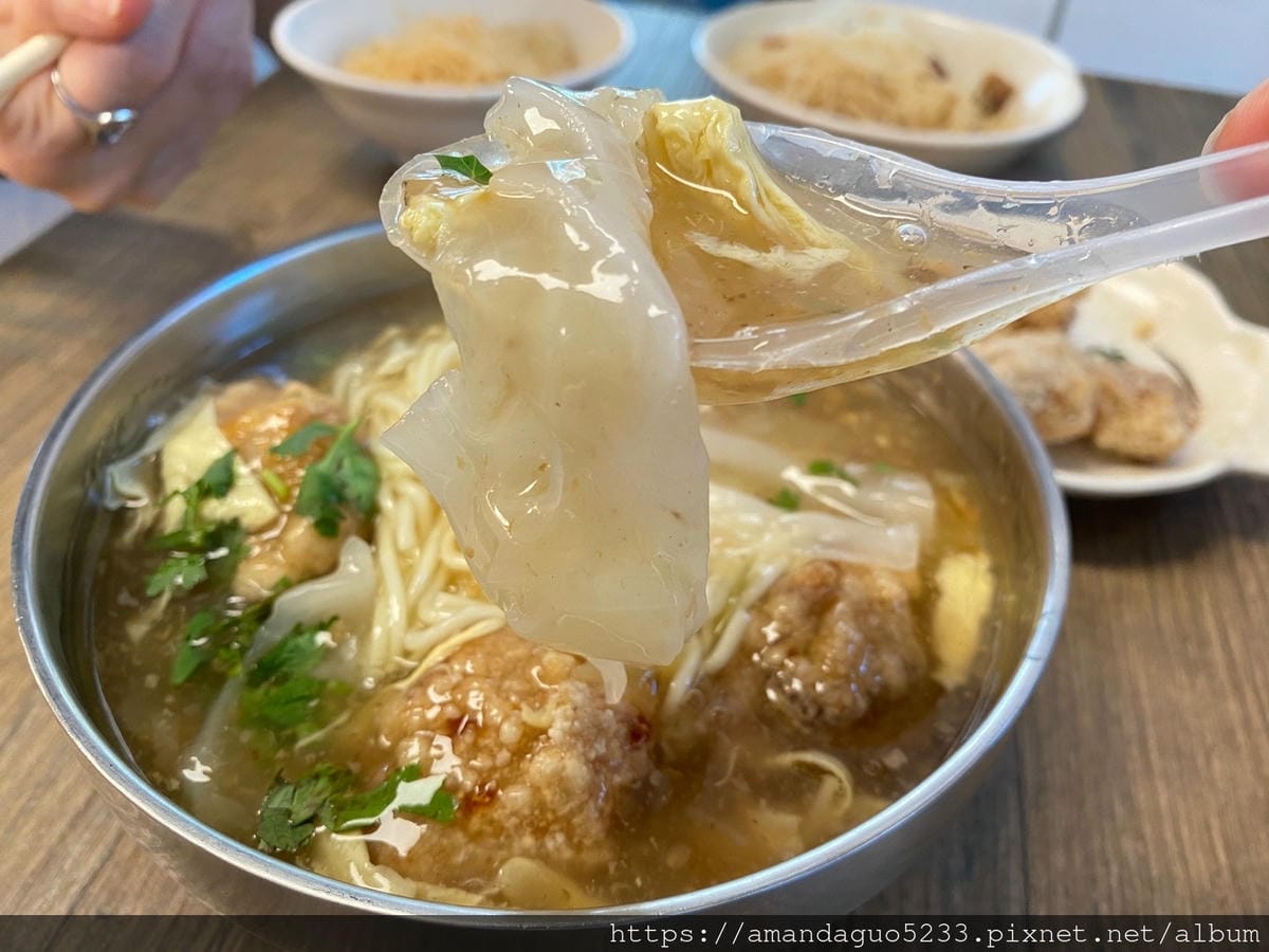 食記-台北市大安區黃𩵚魠魚羹清甜蔬菜羹湯配上大塊香酥土 食記-台北市大安區黃𩵚魠魚羹清甜蔬菜羹湯配上大塊香酥土