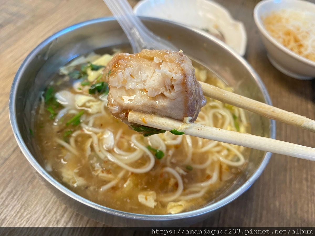 食記-台北市大安區黃𩵚魠魚羹清甜蔬菜羹湯配上大塊香酥土 食記-台北市大安區黃𩵚魠魚羹清甜蔬菜羹湯配上大塊香酥土