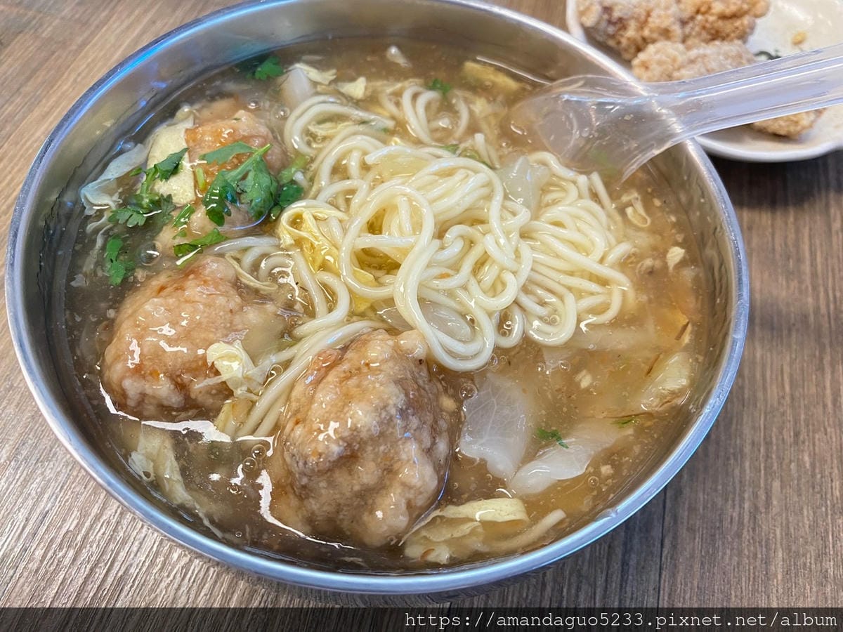 食記-台北市大安區黃𩵚魠魚羹清甜蔬菜羹湯配上大塊香酥土 食記-台北市大安區黃𩵚魠魚羹清甜蔬菜羹湯配上大塊香酥土