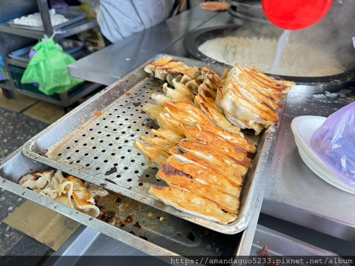 食記-台北市北投區阿財鍋貼餃子專賣店裕民商圈美食扛霸子