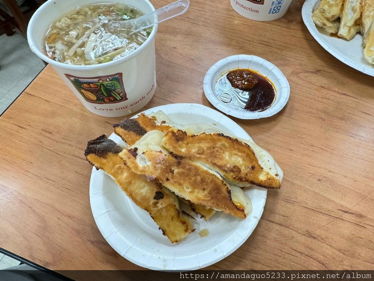 食記-台北市北投區阿財鍋貼餃子專賣店裕民商圈美食扛霸子