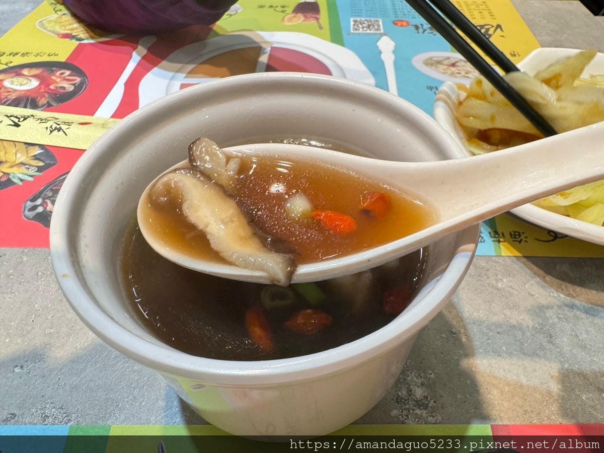食記-新北市蘆洲區星島海南雞飯(蘆洲店)新開幕人氣海南