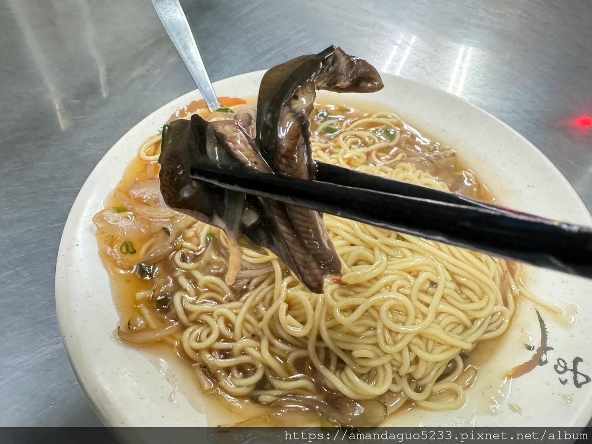 食記-新北市三重區阿誠鱔魚麵五華街巷內鱔魚麵,看起來很