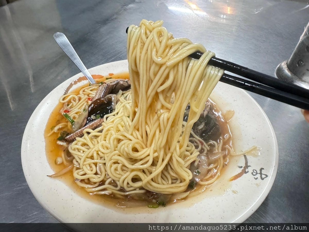 食記-新北市三重區阿誠鱔魚麵五華街巷內鱔魚麵,看起來很
